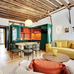 Collection Serviced In Notre Dame - Rue Savoie Paris